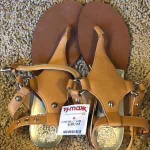 VINCE CAMUTO sandals